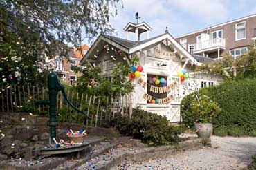 Het befaanmde theehuis van Emma’s Hof aan de